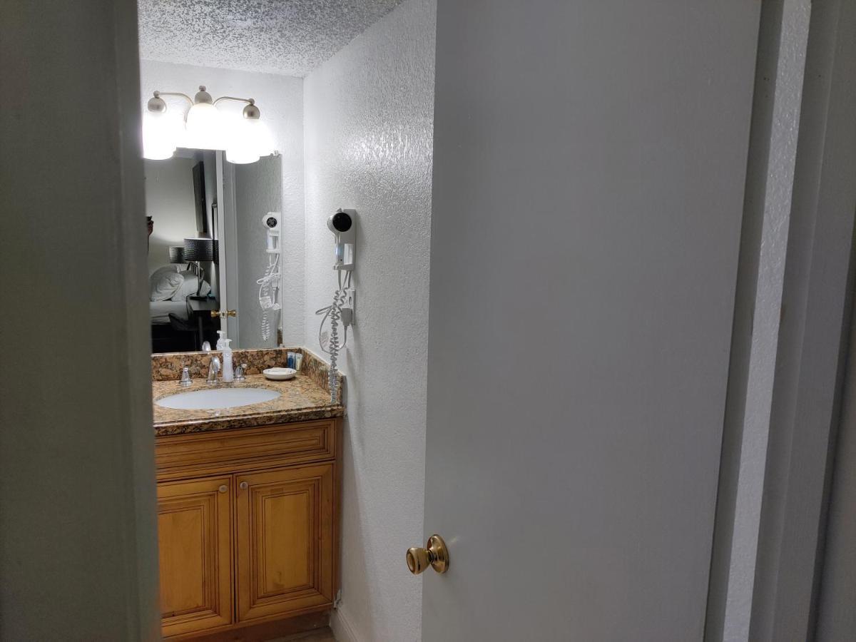 Centauri Vacation Rentals Beautiful 2-Bedroom Condo, Near All Orlando Attractions, Free Parking & Wi-Fi, King Bed, #1 Eksteriør billede